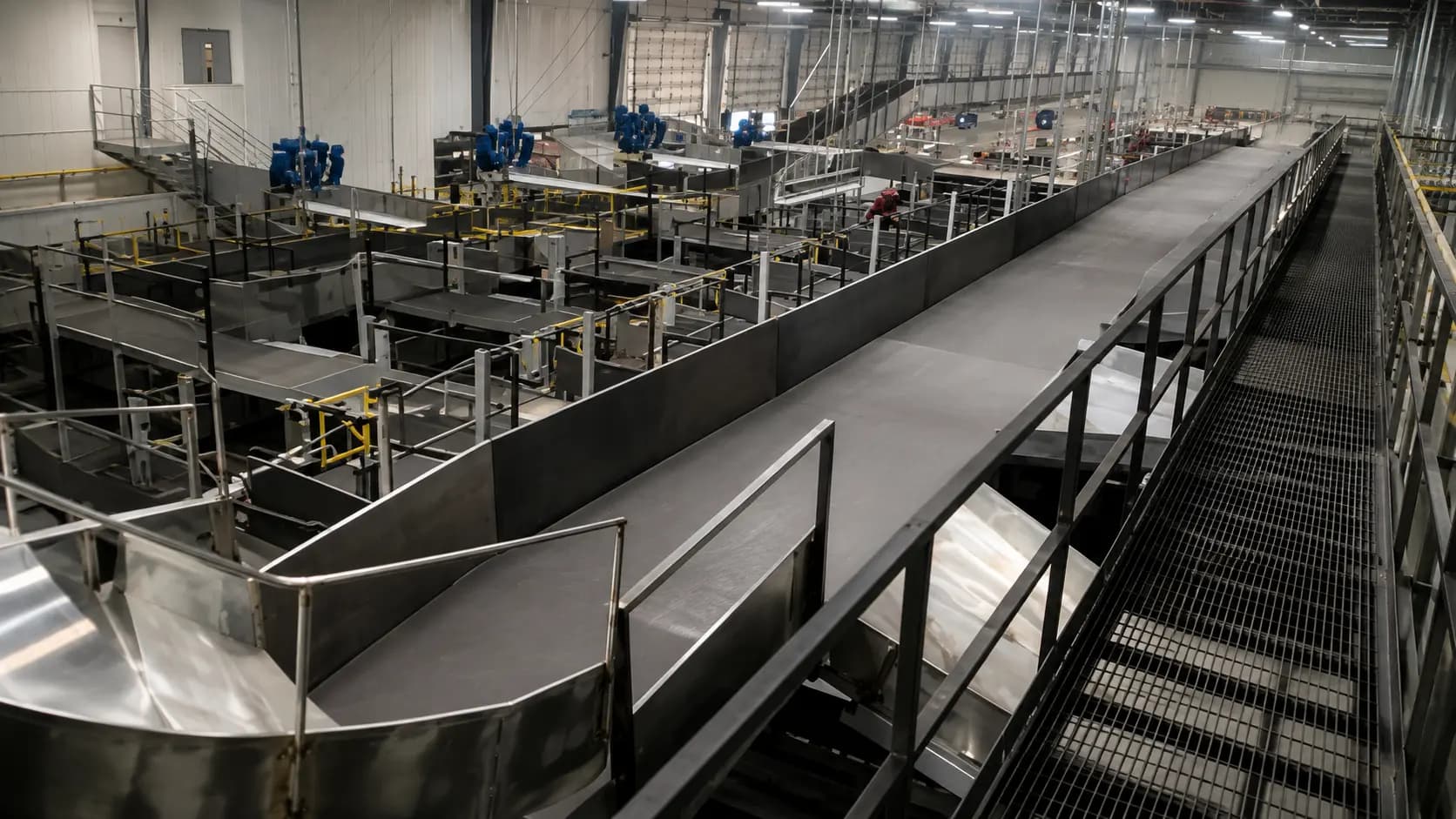 Steel platforms and conveyor systems inside a distribution facility